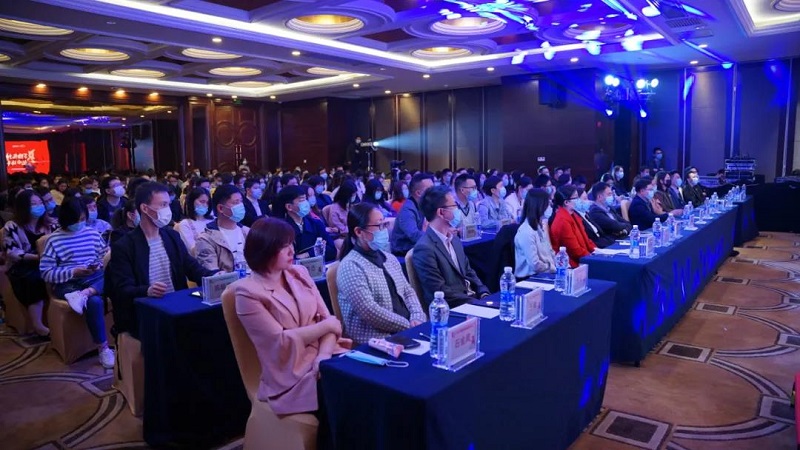 聯(lián)萬物乾坤，執(zhí)云端牛耳丨云里物里2021年度戰(zhàn)略發(fā)展規(guī)劃會(huì)議圓滿召開