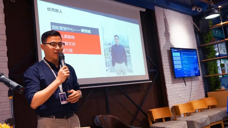 榜樣的力量丨云里物里9月份優(yōu)秀員工&優(yōu)秀新人表彰大會(huì)圓滿(mǎn)結(jié)束