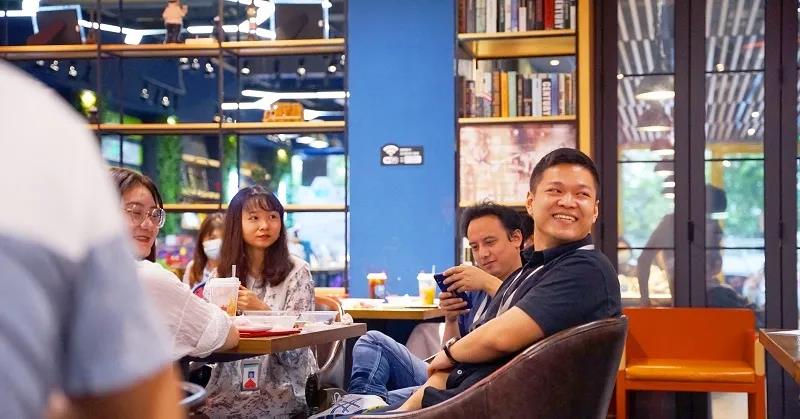 云里物里順利召開8月份優秀員工&優秀新人表彰大會