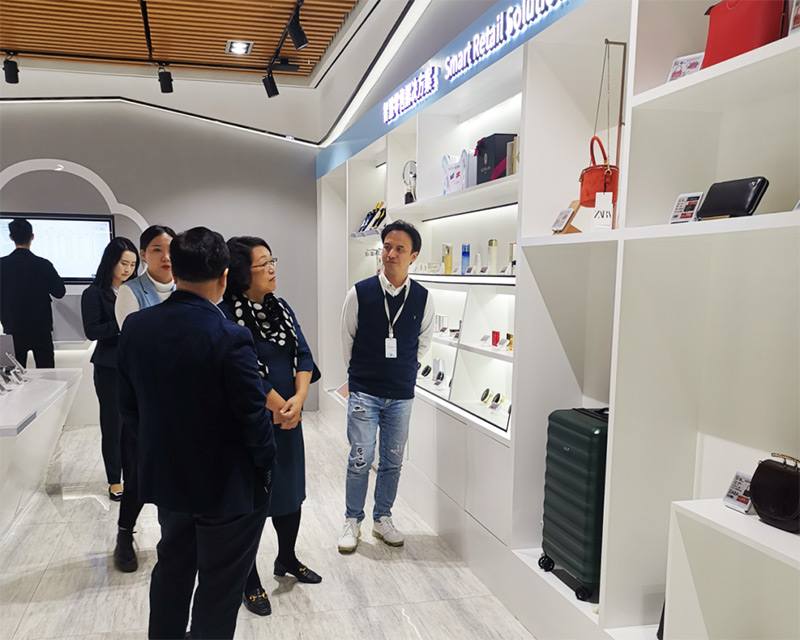 深圳擔(dān)保集團領(lǐng)導(dǎo)蒞臨指導(dǎo)工作，云里物里成績驕人備受肯定！