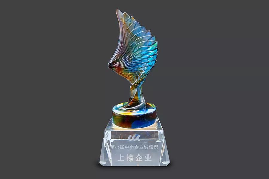 云里物里榮登“2019年中小企業誠信榜”