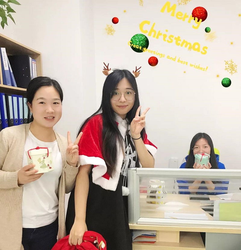 2019年圣誕節云里物里小姐姐化身麋鹿派發禮物