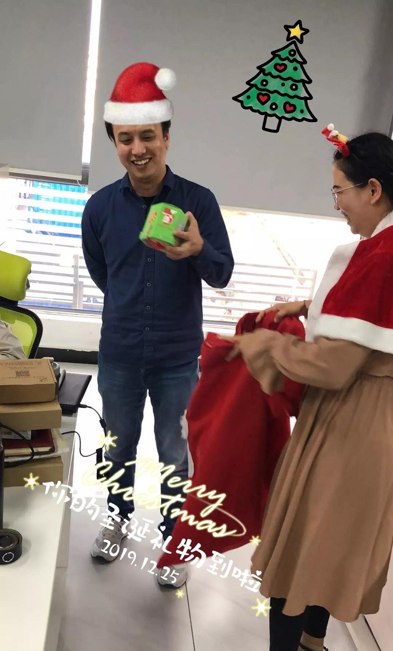 2019年圣誕節云里物里小姐姐化身麋鹿派發禮物