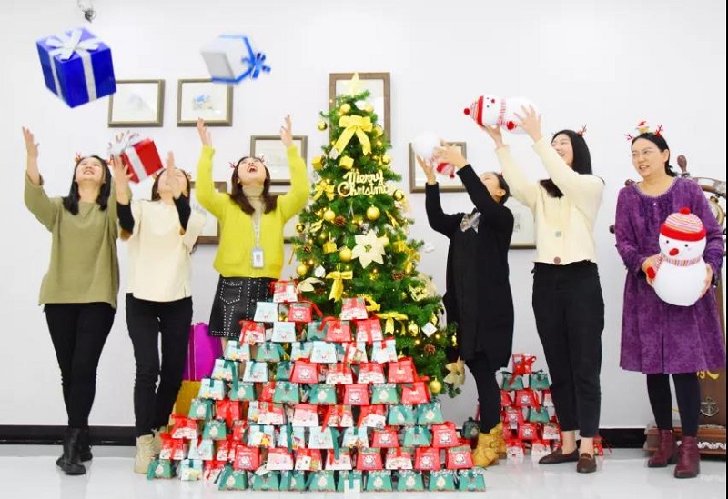 2019年圣誕節云里物里小姐姐化身麋鹿派發禮物