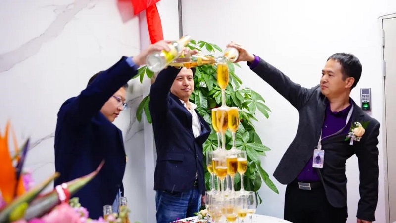 新里程、新起點(diǎn)、新發(fā)展丨云里物里SMT生產(chǎn)線正式啟用！